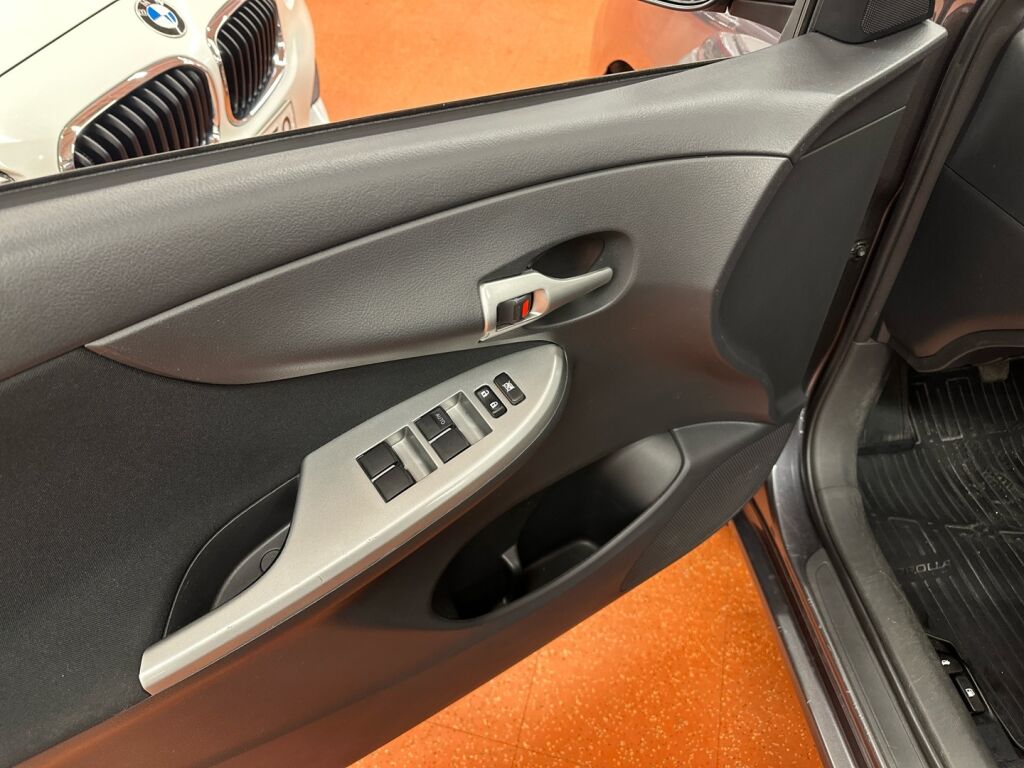 Toyota Corolla 2010 Harmaa