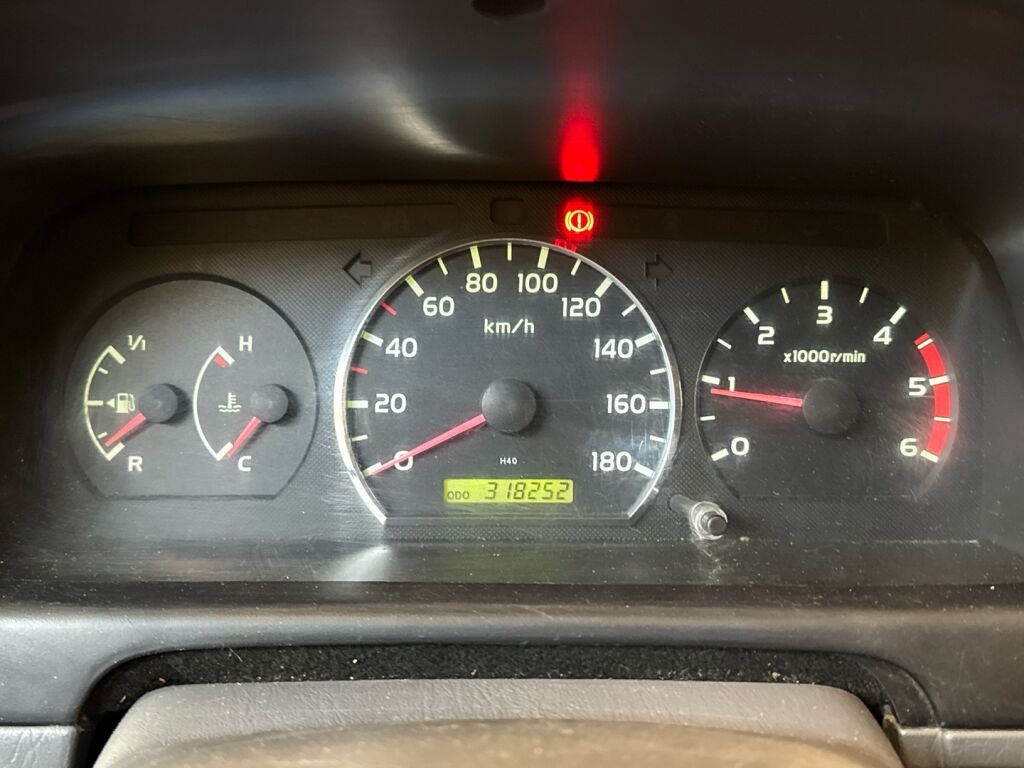 Toyota Hiace 2010 Hopea