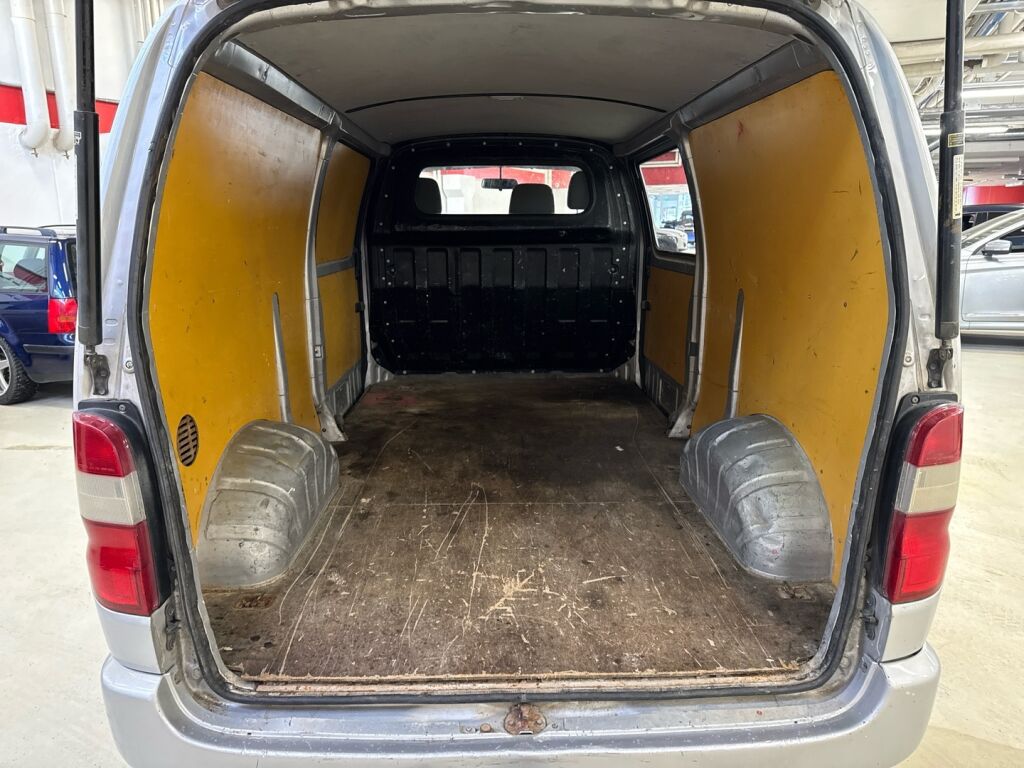 Toyota Hiace 2010 Hopea