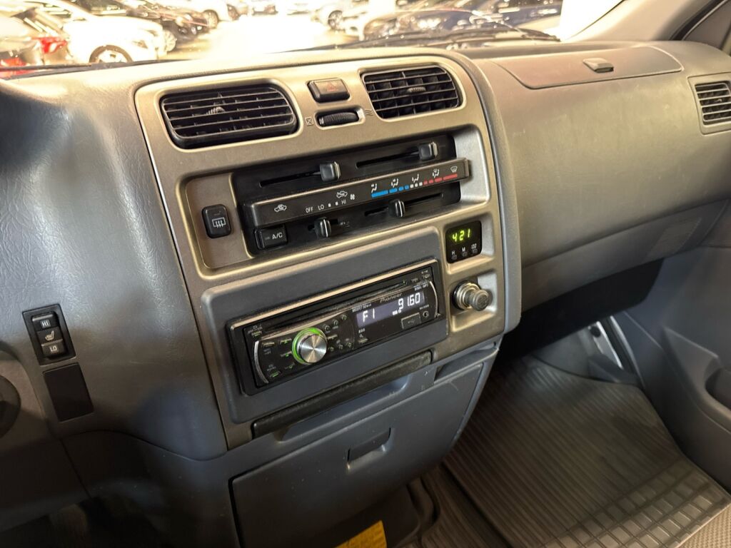 Toyota Hiace 2010 Hopea
