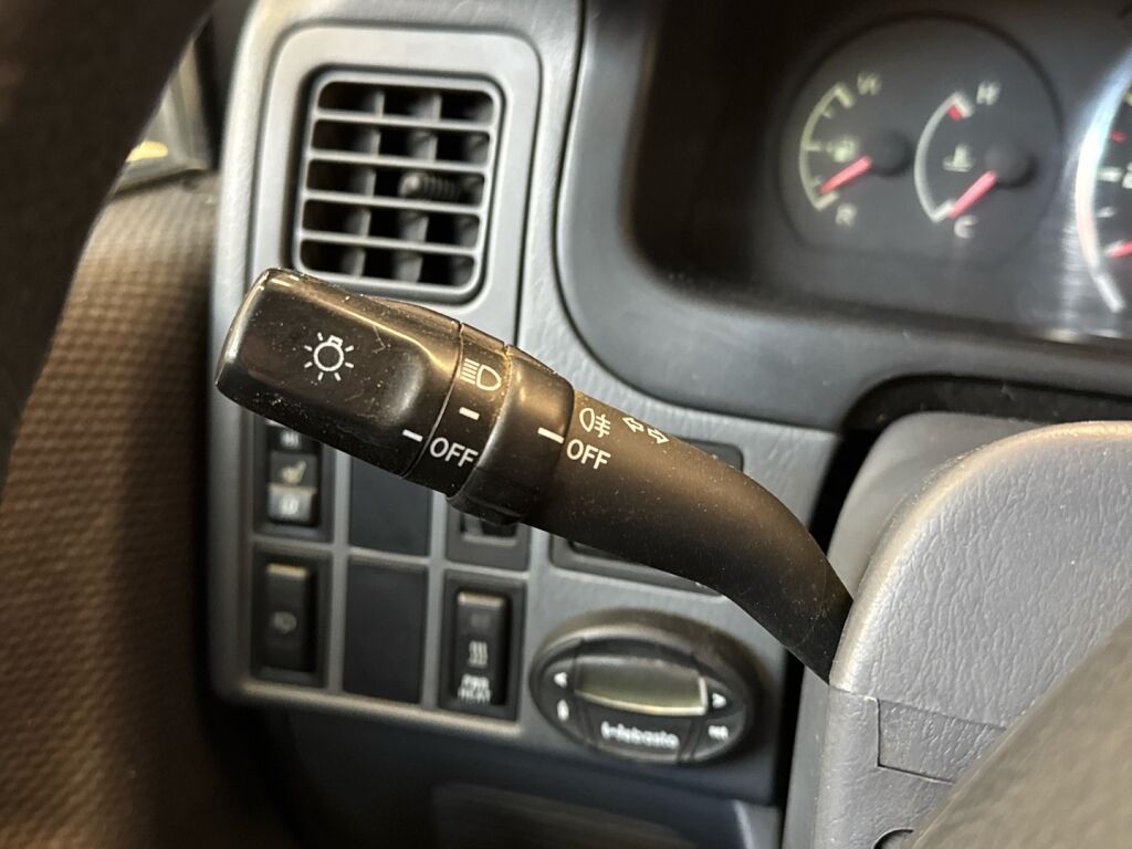 Toyota Hiace 2010 Hopea