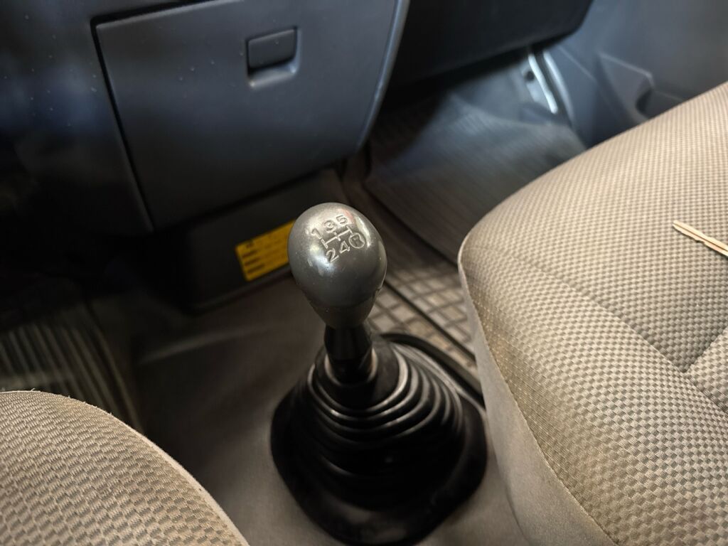 Toyota Hiace 2010 Hopea