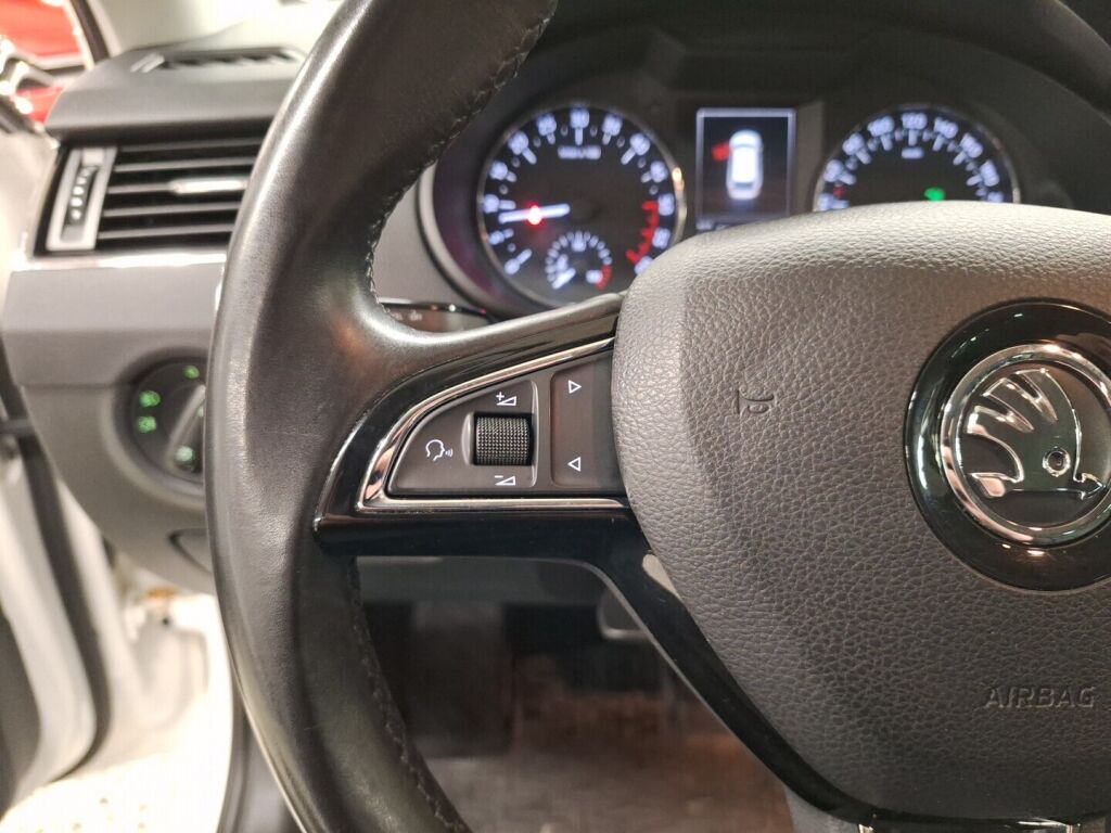 Skoda Octavia 2016 Valkoinen