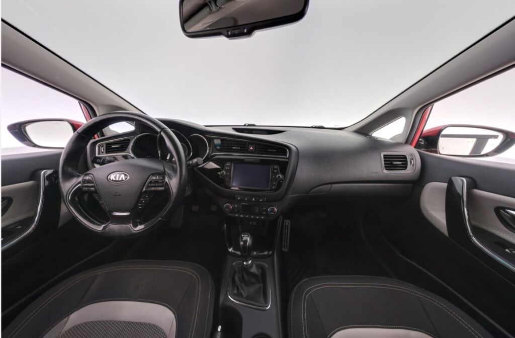Kia Ceed 2016 Punainen