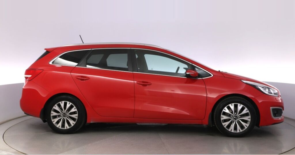 Kia Ceed 2016 Punainen