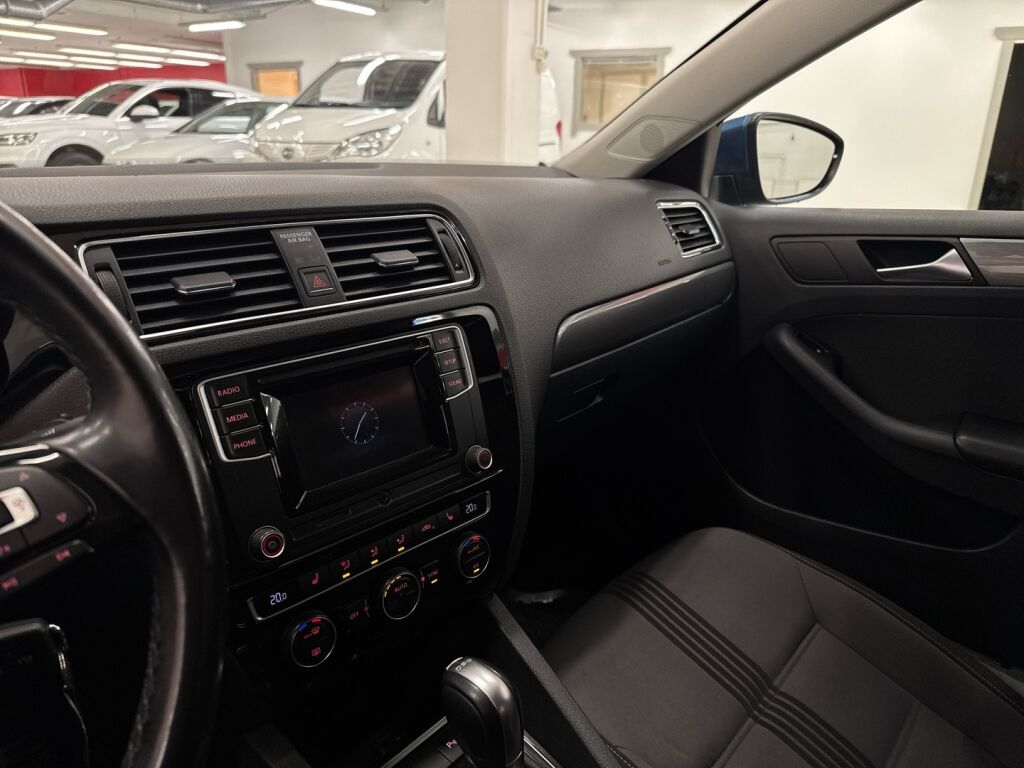 Volkswagen Jetta 2017 Sininen