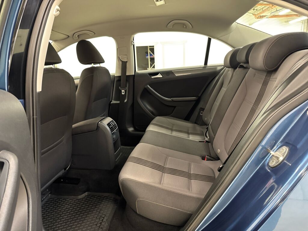 Volkswagen Jetta 2017 Sininen