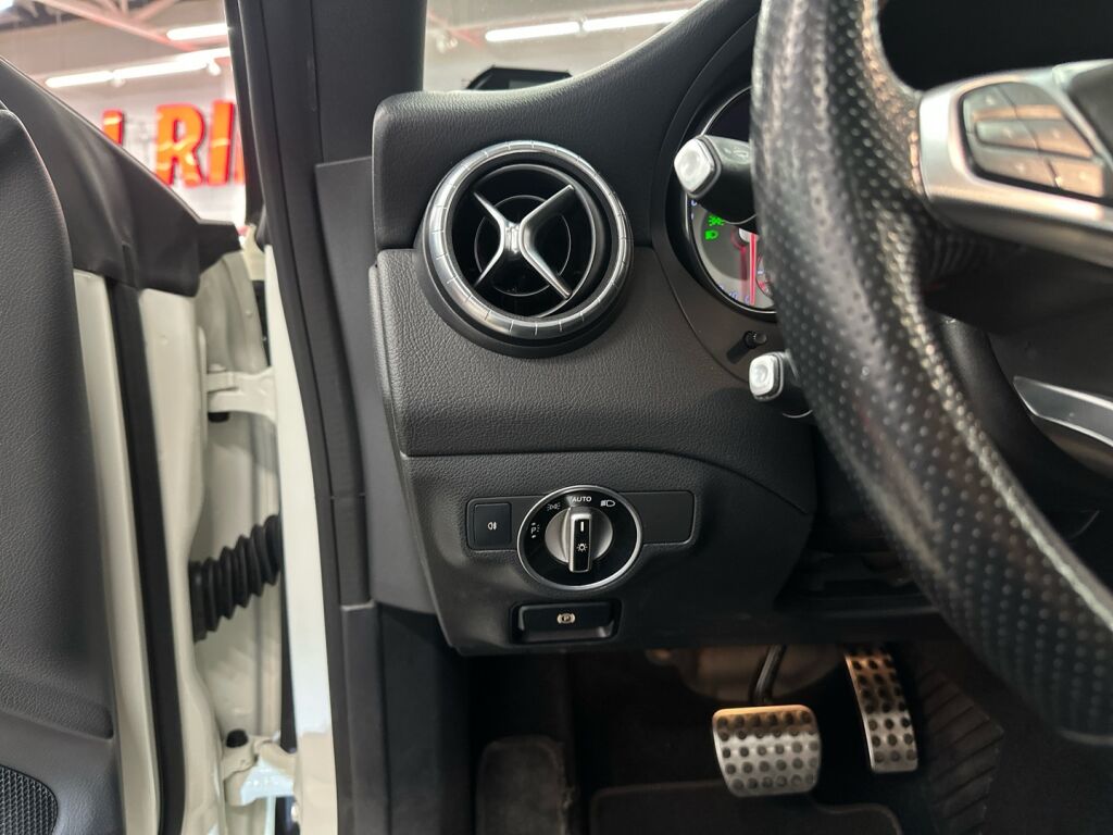 Mercedes-Benz CLA 2015 Valkoinen