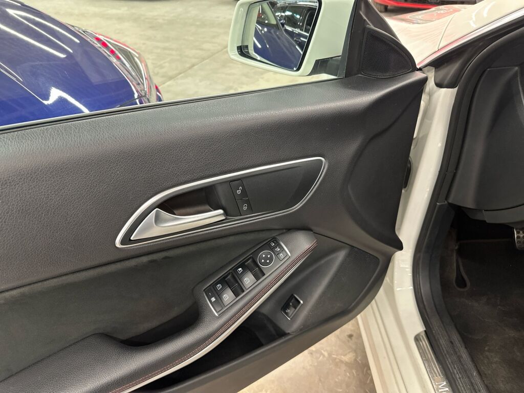 Mercedes-Benz CLA 2015 Valkoinen