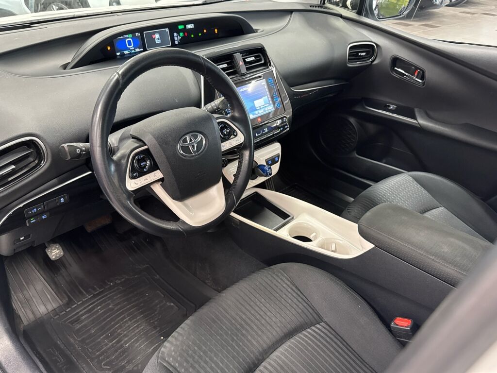 Toyota Prius 2016 Valkoinen