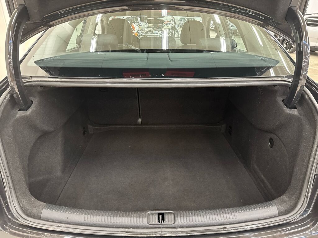 Audi A3 2017 Ruskea (beige)