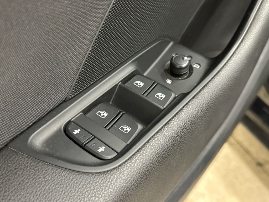 Audi A3 2017 Ruskea (beige)