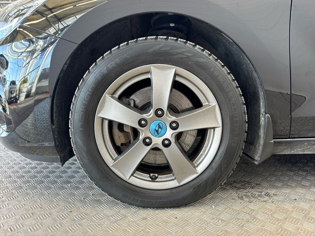 Hyundai i30 Wagon 2021 Musta