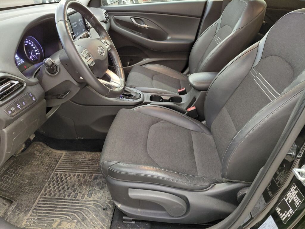 Hyundai i30 Wagon 2021 Musta