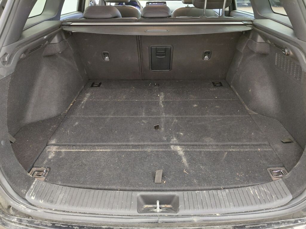 Hyundai i30 Wagon 2021 Musta