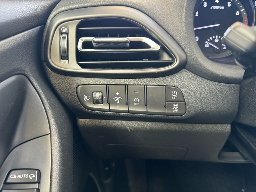 Hyundai i30 Wagon 2021 Musta