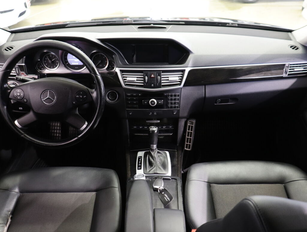 Mercedes-Benz E 2009 Harmaa