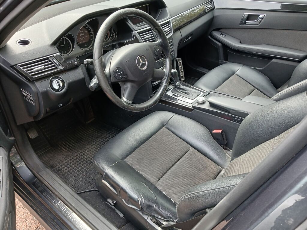 Mercedes-Benz E 2009 Harmaa