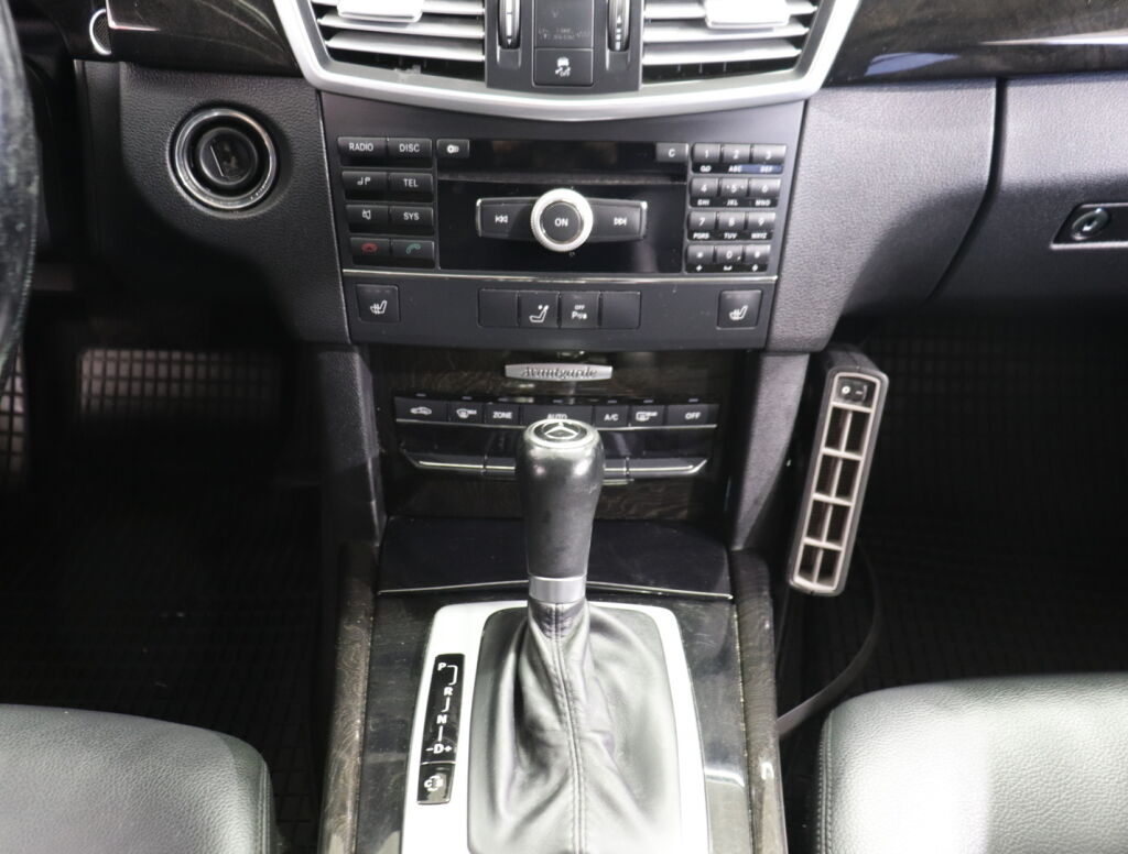 Mercedes-Benz E 2009 Harmaa