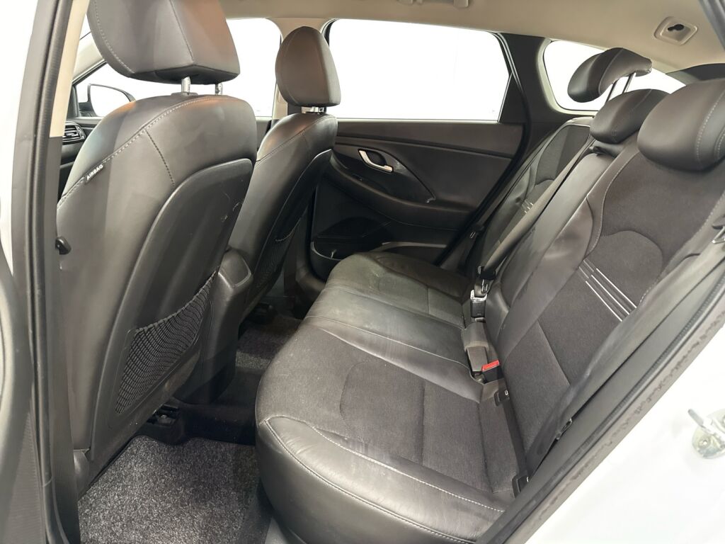 Hyundai i30 Wagon 2022 Valkoinen