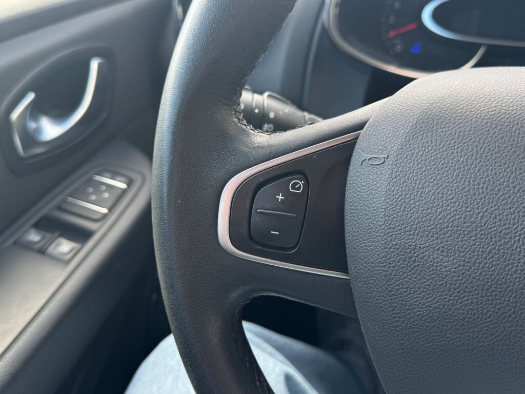 Renault Clio 2017 Punainen