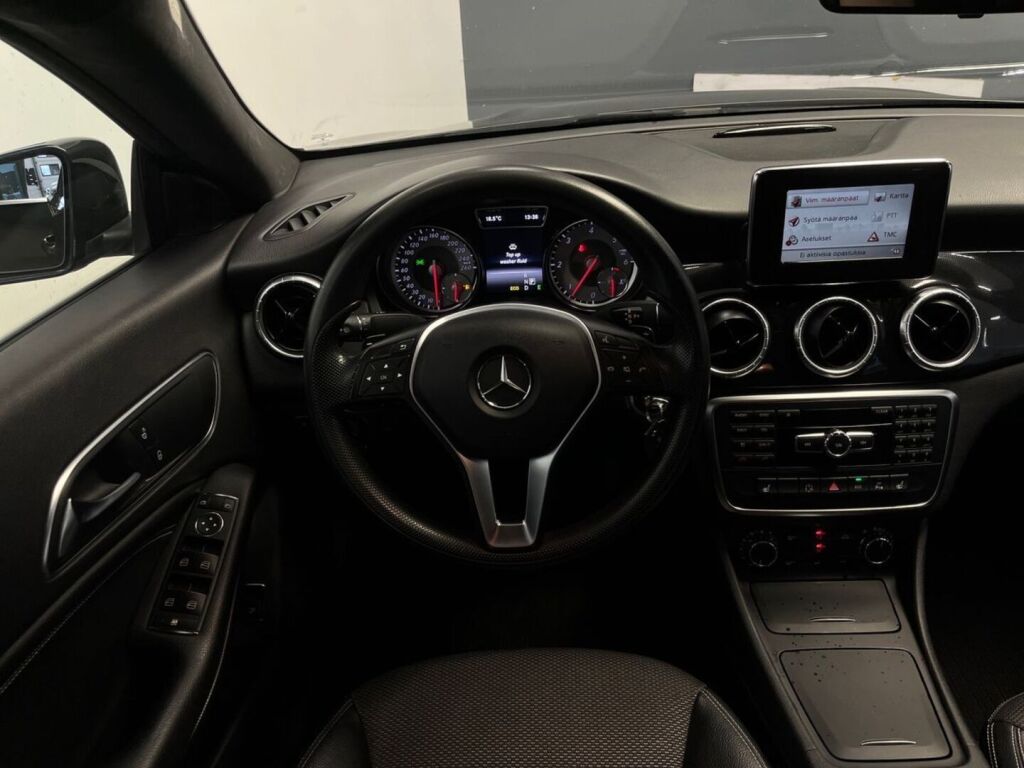 Mercedes-Benz CLA 2013 Musta