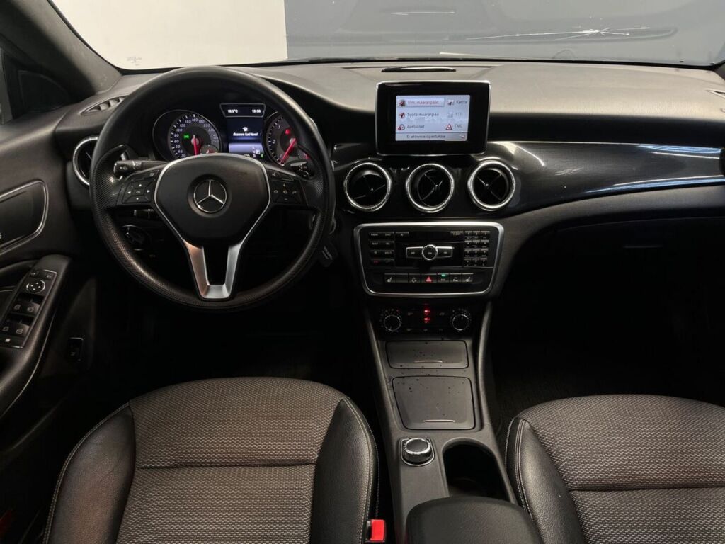 Mercedes-Benz CLA 2013 Musta