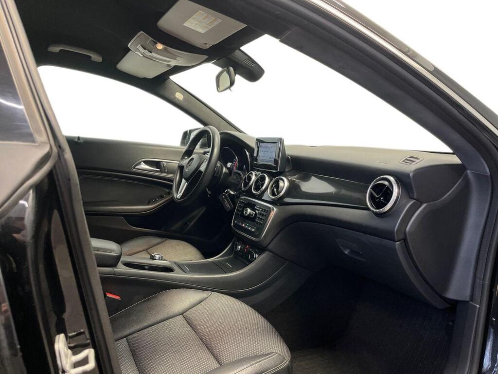 Mercedes-Benz CLA 2013 Musta