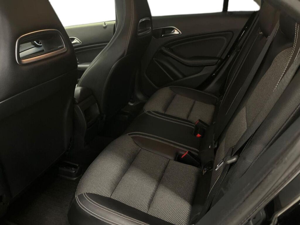 Mercedes-Benz CLA 2013 Musta