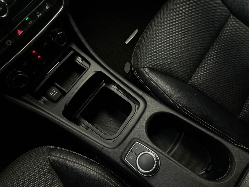 Mercedes-Benz CLA 2013 Musta