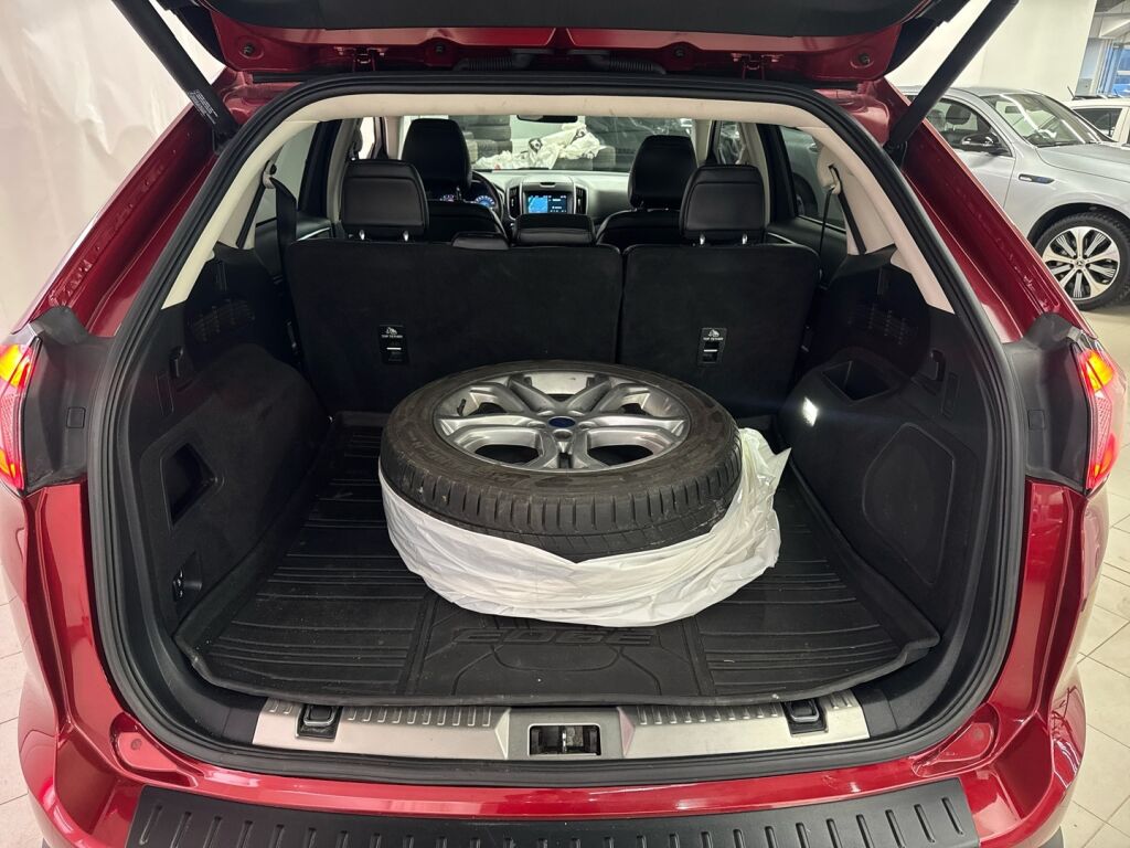 Ford Edge 2017 Punainen