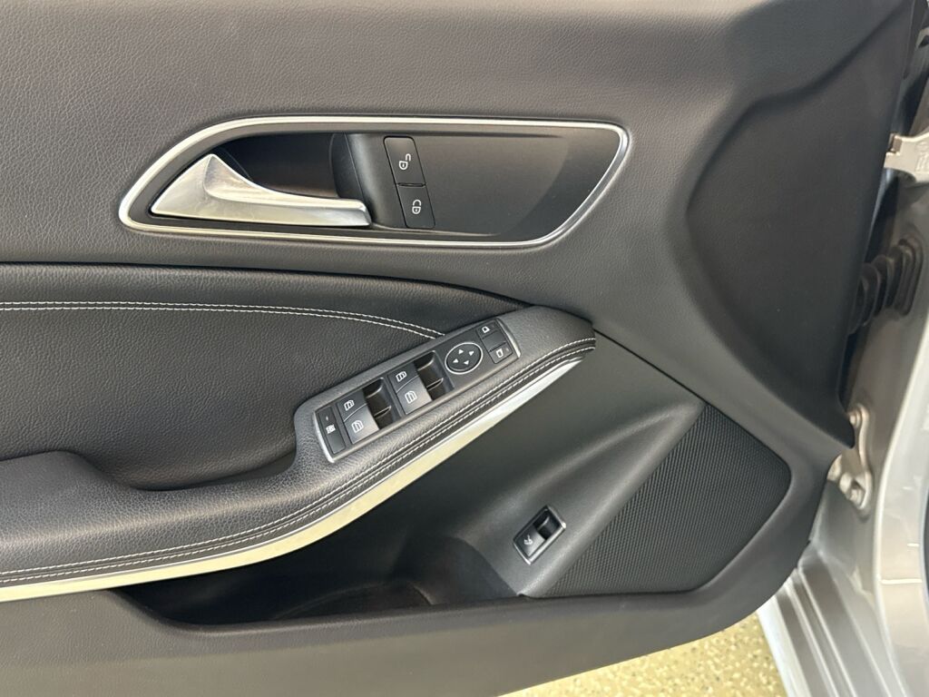 Mercedes-Benz CLA 2017 Harmaa