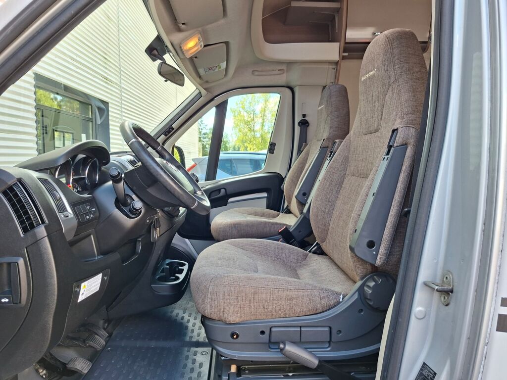 Bürstner Lyseo T 728 G 2017 Valkoinen