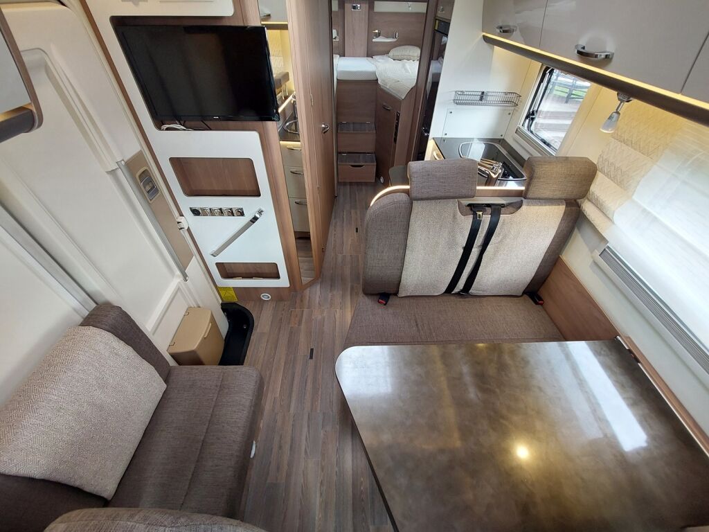 Bürstner Lyseo T728 G 2017 Valkoinen