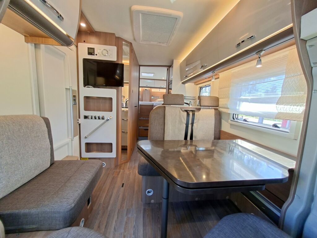 Bürstner Lyseo T 728 G 2017 Valkoinen
