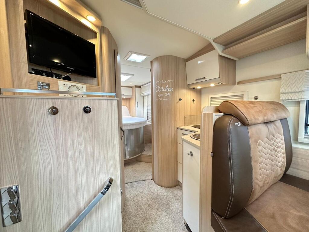 Bürstner Ixeo Time IT 734 G 30 Edition 2017 Valkoinen