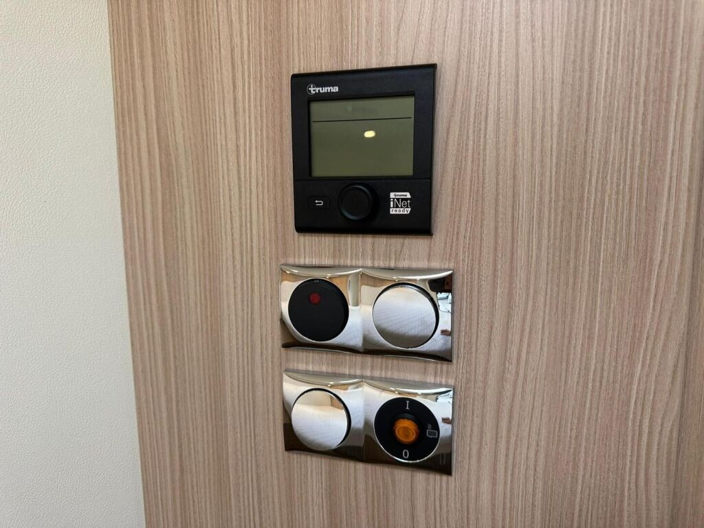 Bürstner Ixeo Time IT 734 G 30 Edition 2017 Valkoinen