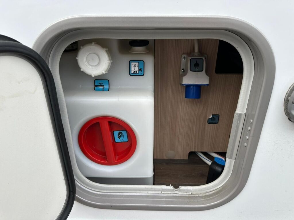 Bürstner Ixeo Time IT 734 G 30 Edition 2017 Valkoinen