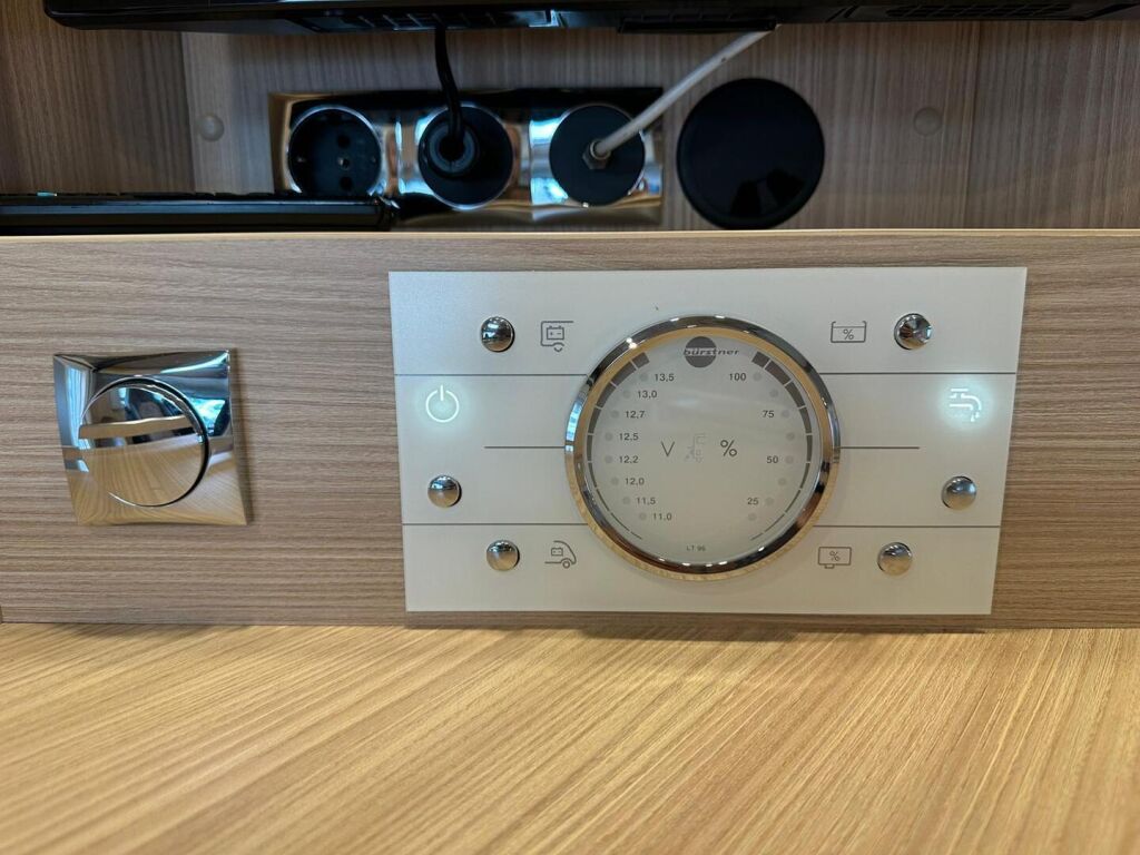 Bürstner Ixeo Time IT 734 G 30 Edition 2017 Valkoinen