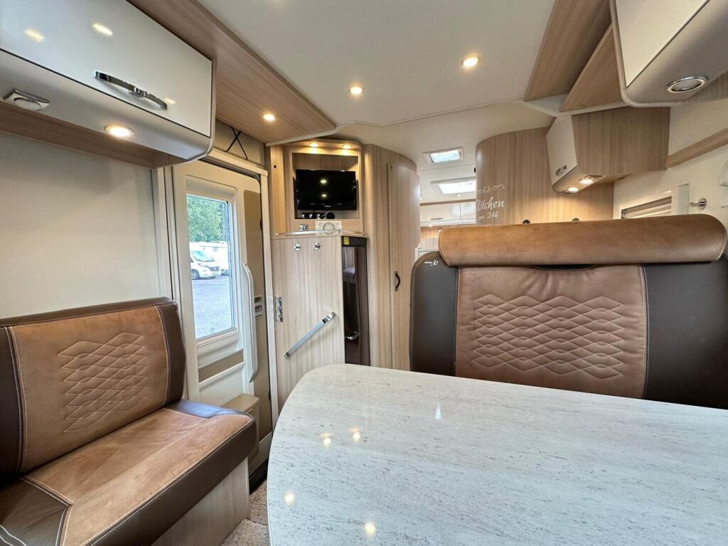 Bürstner Ixeo Time IT 734 G 30 Edition 2017 Valkoinen