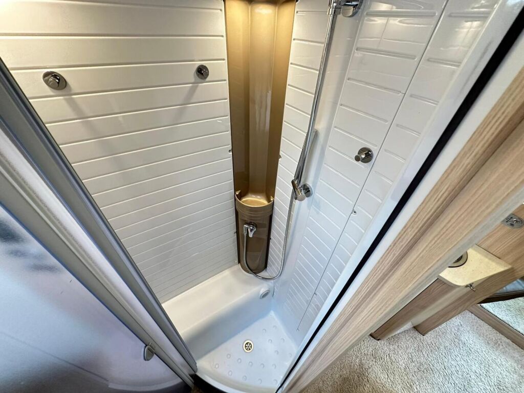 Bürstner Ixeo Time IT 734 G 30 Edition 2017 Valkoinen