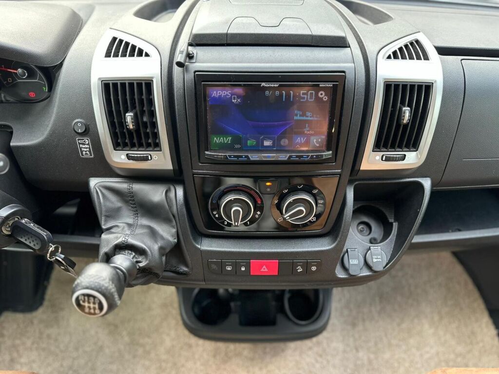 Bürstner Ixeo Time IT 734 G 30 Edition 2017 Valkoinen