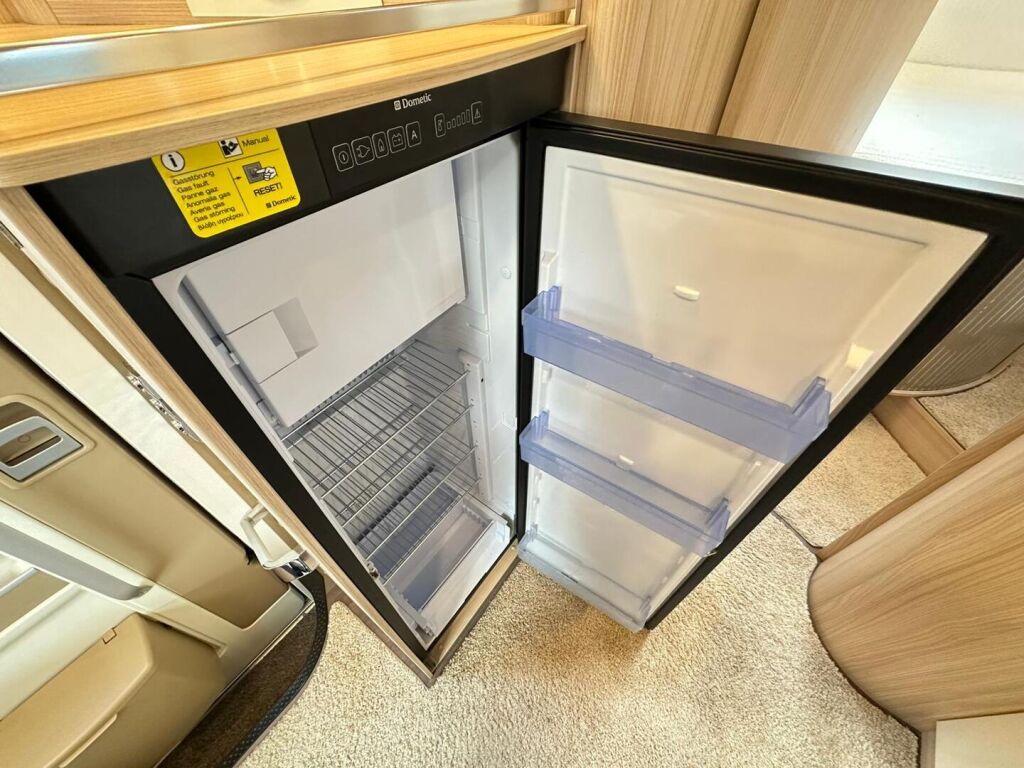 Bürstner Ixeo Time IT 734 G 30 Edition 2017 Valkoinen