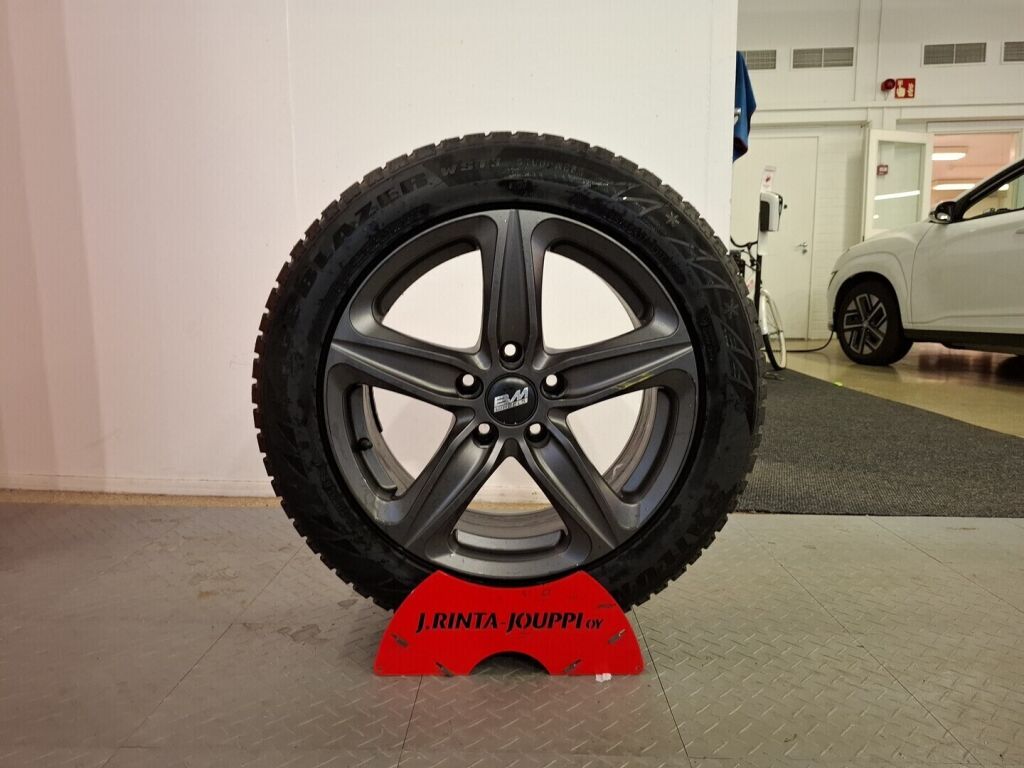 BMW 518 2013 Musta