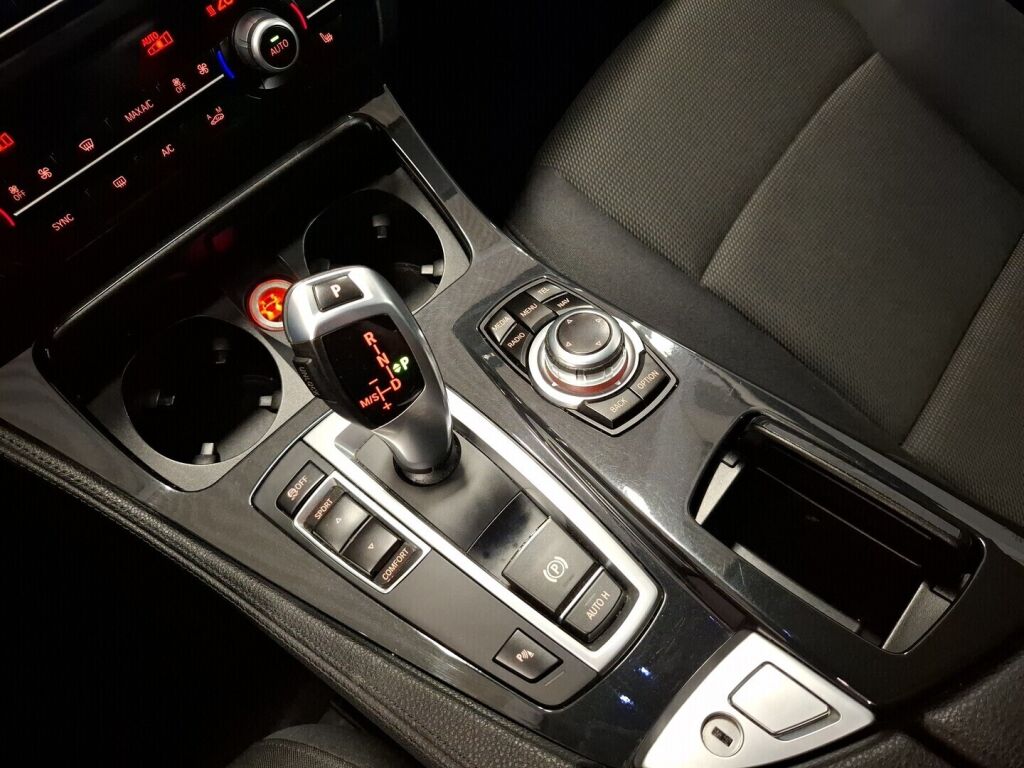 BMW 518 2013 Musta