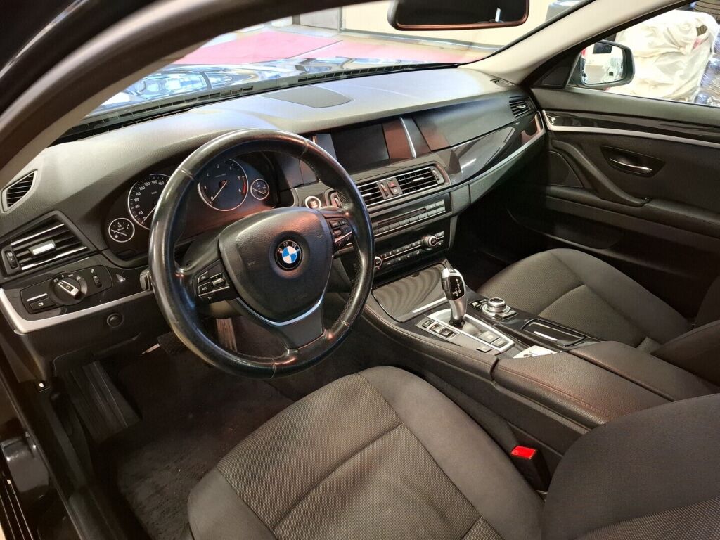 BMW 518 2013 Musta