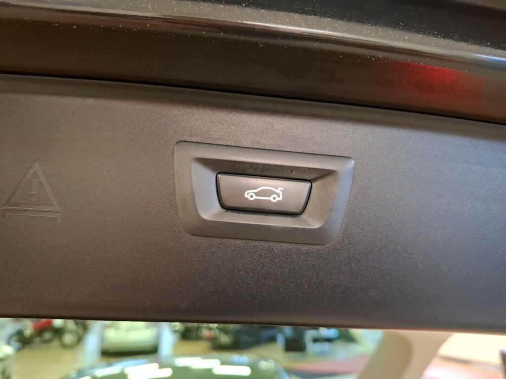 BMW 518 2013 Musta