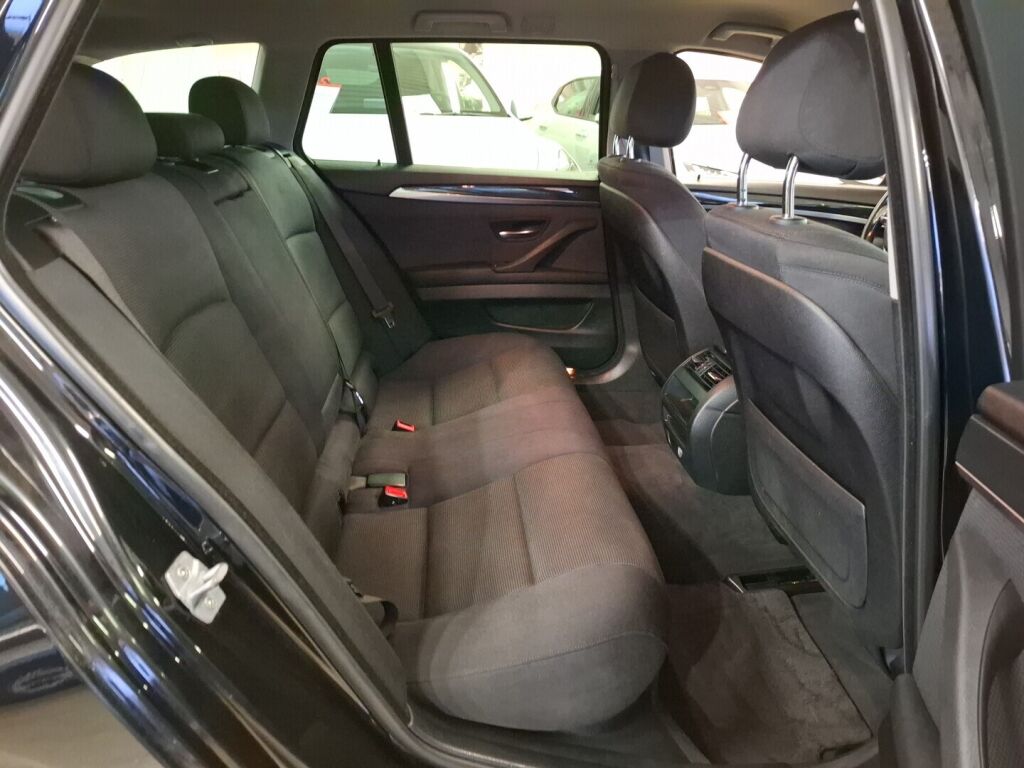 BMW 518 2013 Musta