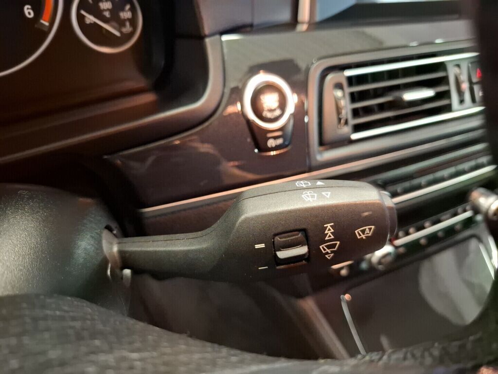 BMW 518 2013 Musta