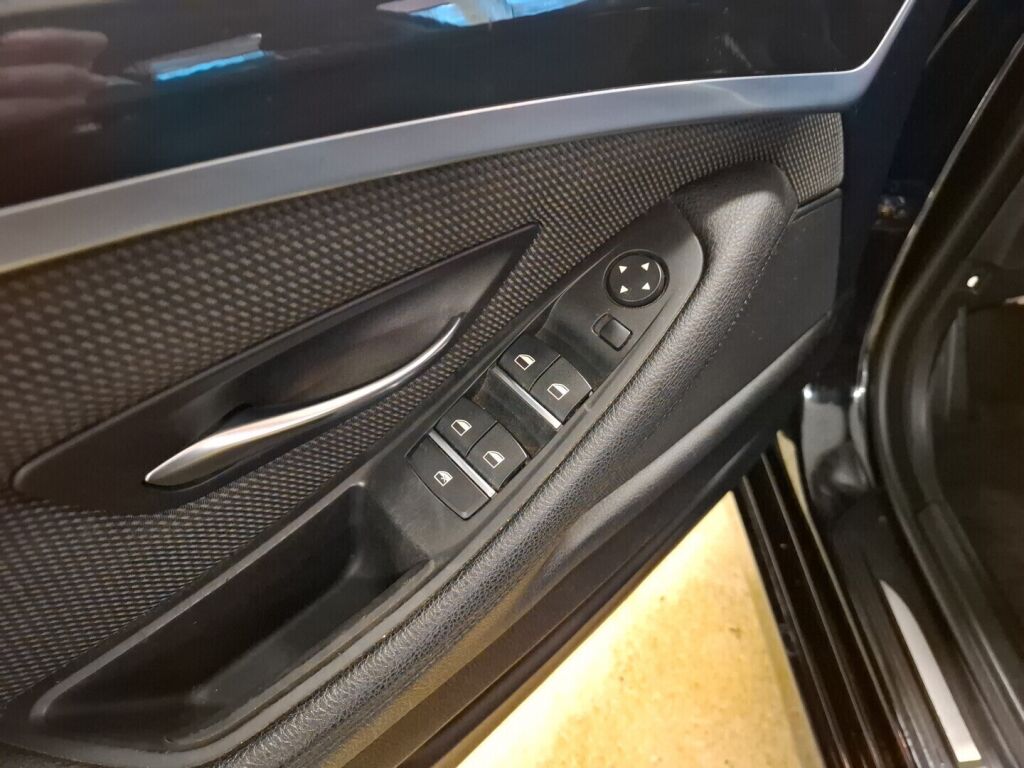 BMW 518 2013 Musta
